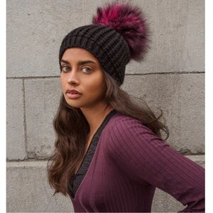 Kyi Kyi Black Knit Beanie Hat w/ Red Black Multi Color Classic Fur Pom-Pom